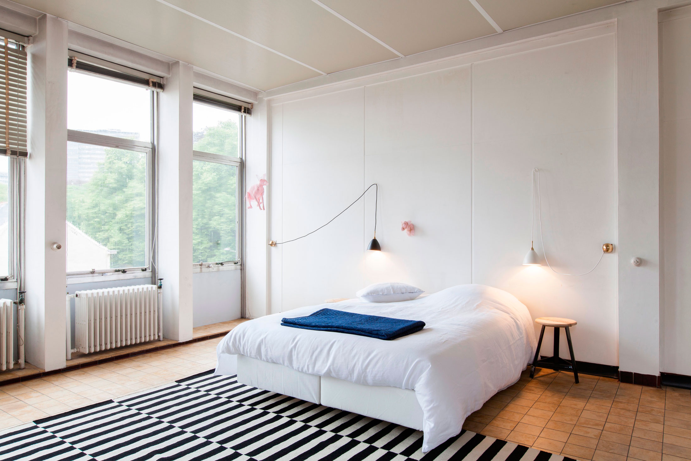 A Former Office Space Transformed Into a Vibrant and Colorful Apartment in Ghent by Dift (23)