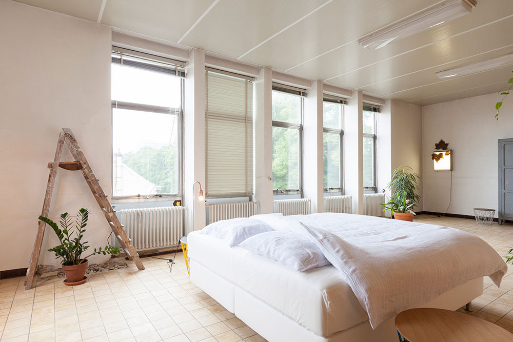 A Former Office Space Transformed Into a Vibrant and Colorful Apartment in Ghent by Dift (28)