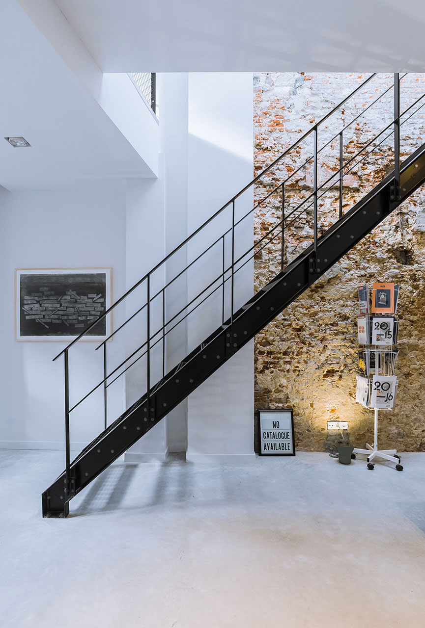 A Former Office and Workshop Turned into a Light-Filled Contemporary Loft in The Netherlands by EVA architecten (5)