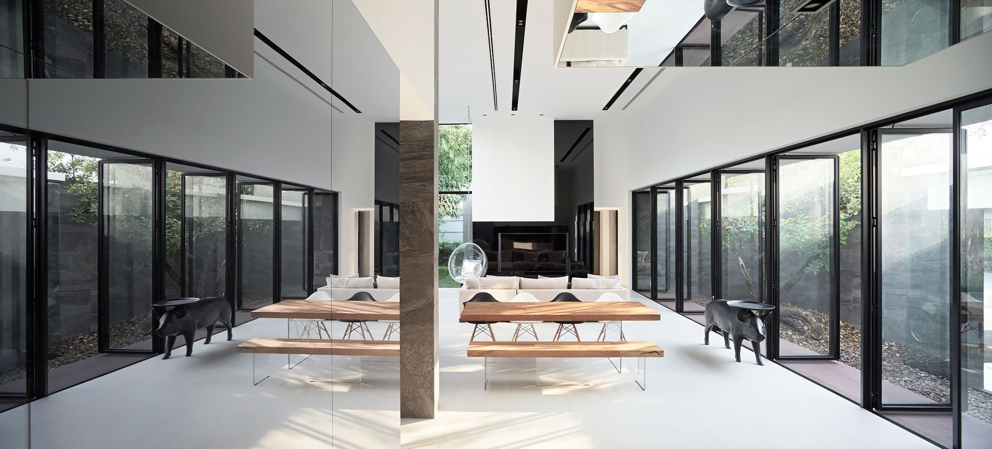 A Fresh Contemporary Home with Stylish and Dramatic Views in Bangkok by Ayutt and Associates Design (10)