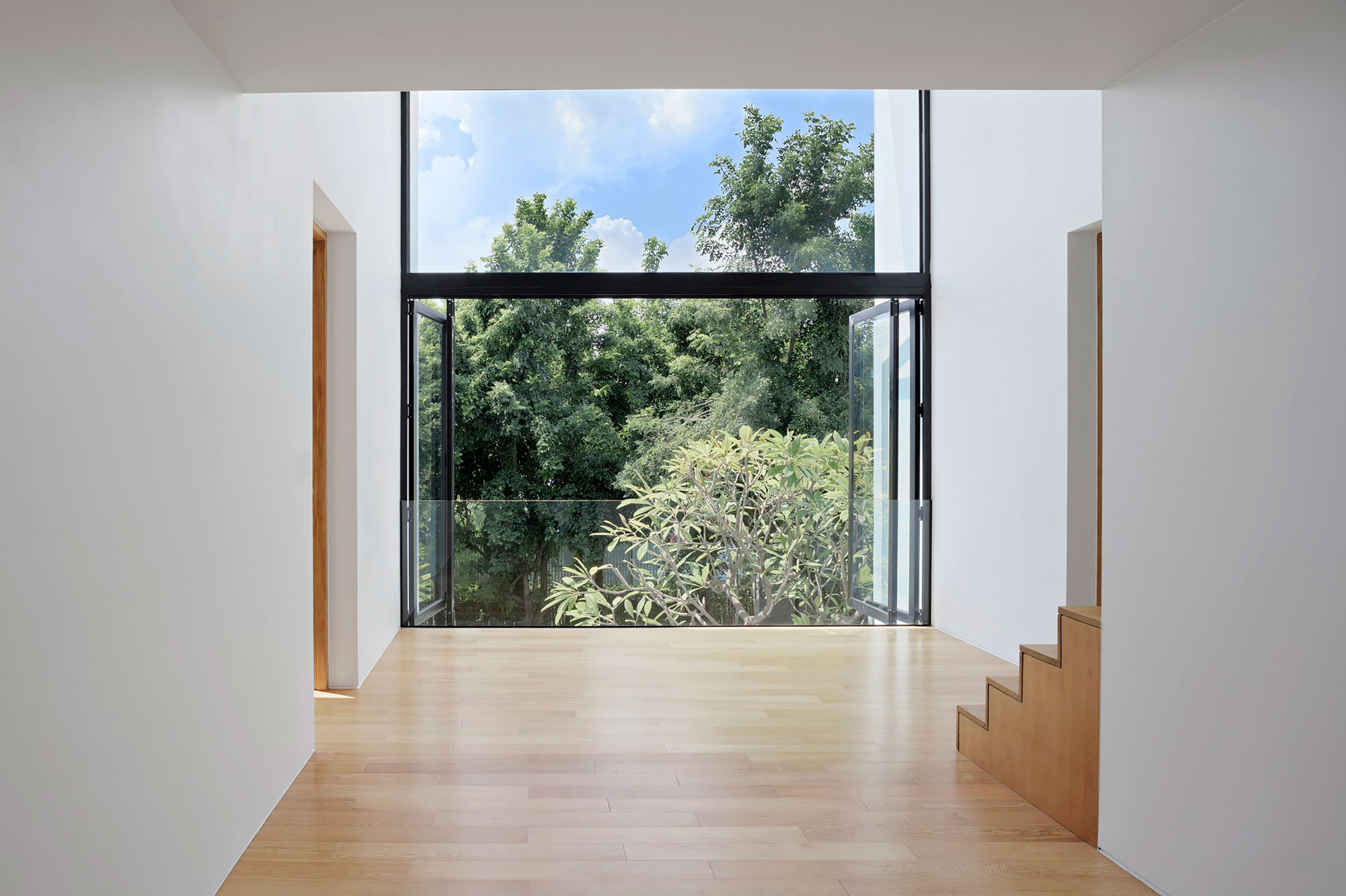 A Fresh Contemporary Home with Stylish and Dramatic Views in Bangkok by Ayutt and Associates Design (11)