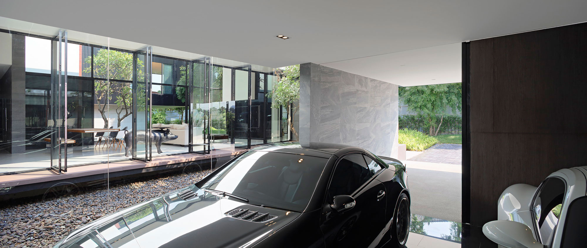 A Fresh Contemporary Home with Stylish and Dramatic Views in Bangkok by Ayutt and Associates Design (3)