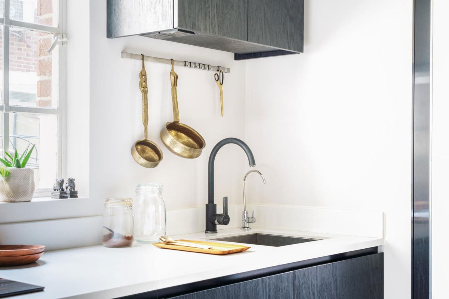 A Functional and Tiny Apartment with Lots of Natural Light in Shanghai by MoreDesignOffice (12)