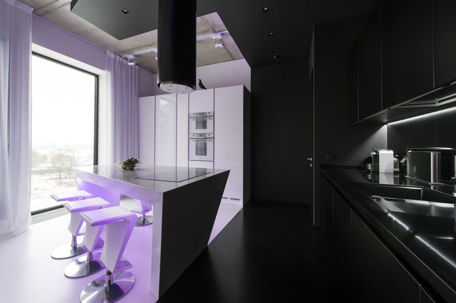 A Futuristic Modern Apartment with Neon Accent Lights in Moscow by Geometrix Design (13)