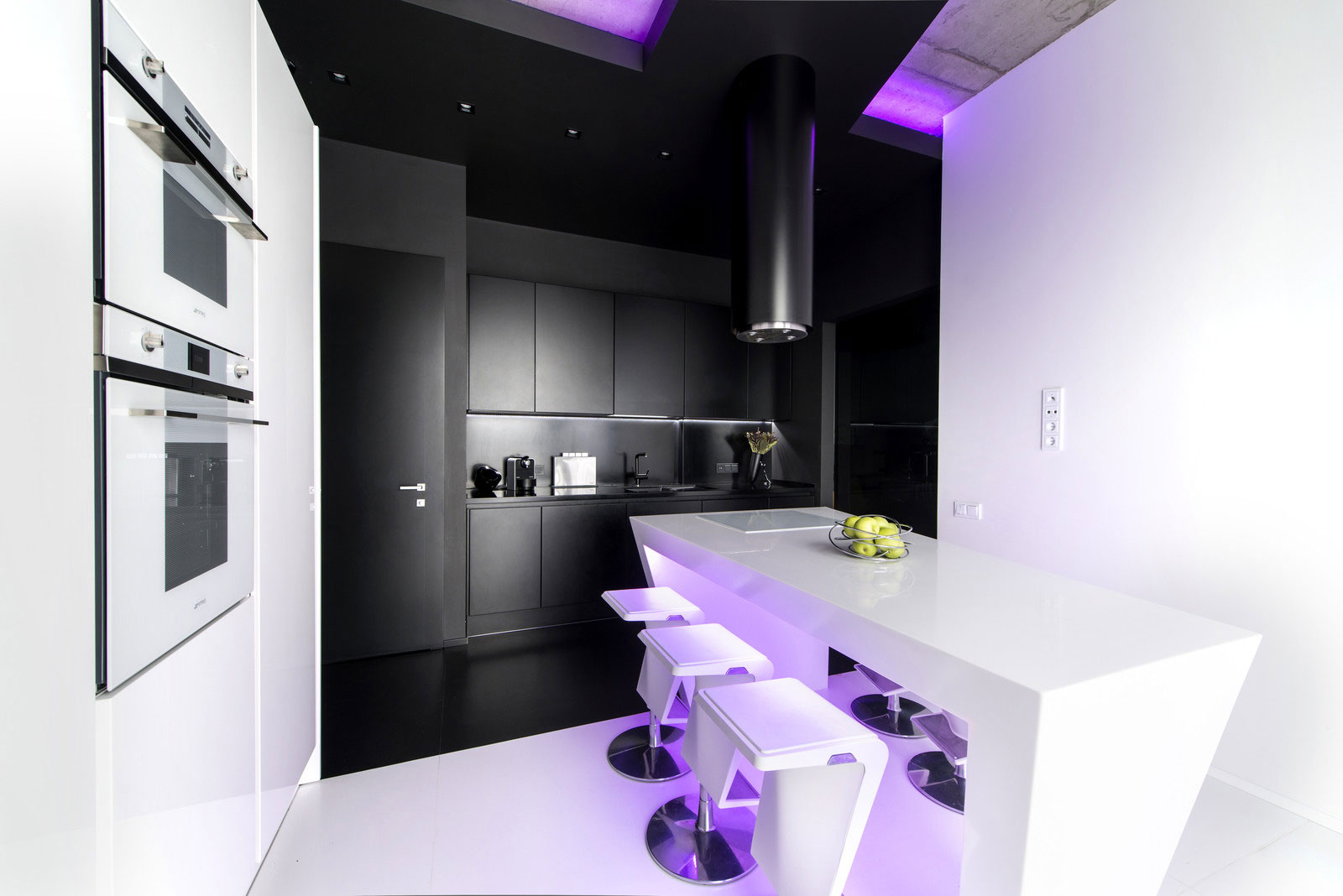 A Futuristic Modern Apartment with Neon Accent Lights in Moscow by Geometrix Design (14)