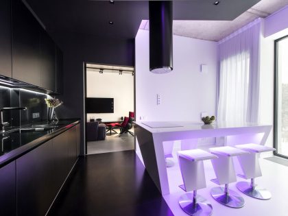 A Futuristic Modern Apartment with Neon Accent Lights in Moscow by Geometrix Design (17)