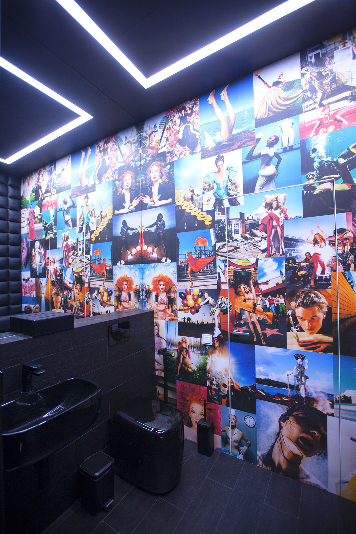 A Futuristic Modern Apartment with Neon Accent Lights in Moscow by Geometrix Design (24)