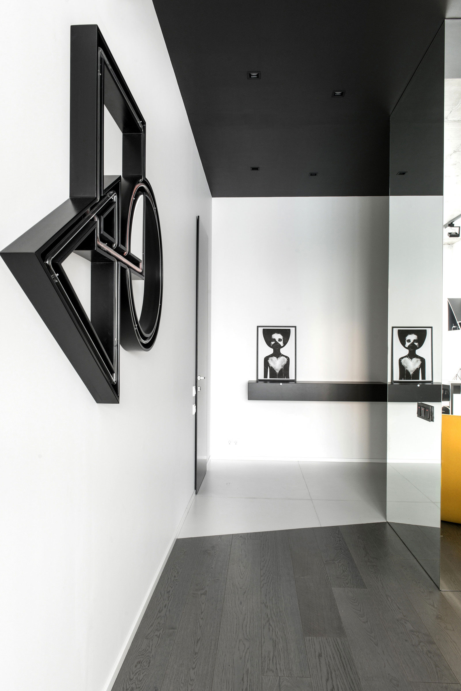 A Futuristic Modern Apartment with Neon Accent Lights in Moscow by Geometrix Design (3)