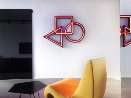 A Futuristic Modern Apartment with Neon Accent Lights in Moscow by Geometrix Design (4)