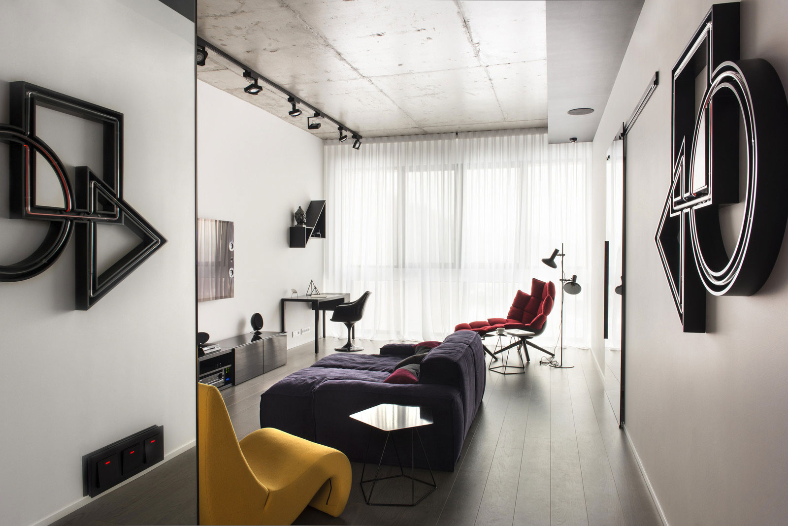 A Futuristic Modern Apartment with Neon Accent Lights in Moscow by Geometrix Design (6)