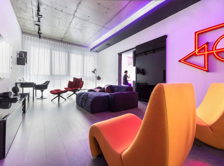 A Futuristic Modern Apartment with Neon Accent Lights in Moscow by Geometrix Design (8)