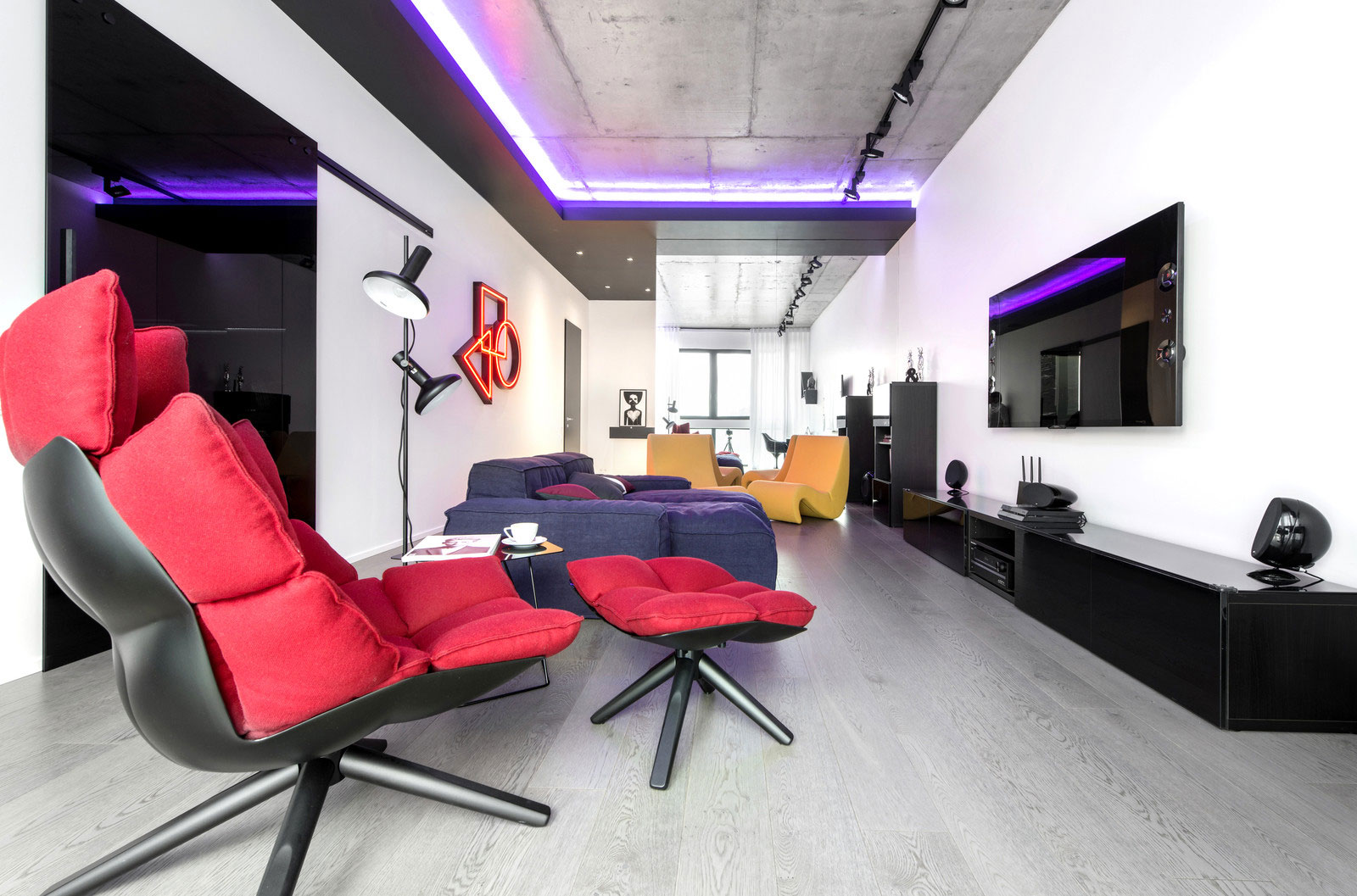 A Futuristic Modern Apartment with Neon Accent Lights in Moscow by Geometrix Design (9)