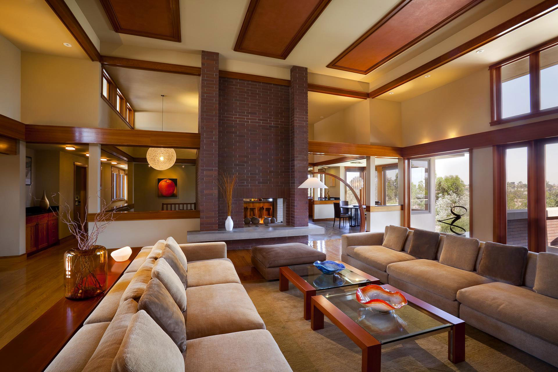 An Elegant House Features a Lovely Combination Between Traditional and Modern Style in Laguna Hills by Whipple Russell Architects (12)