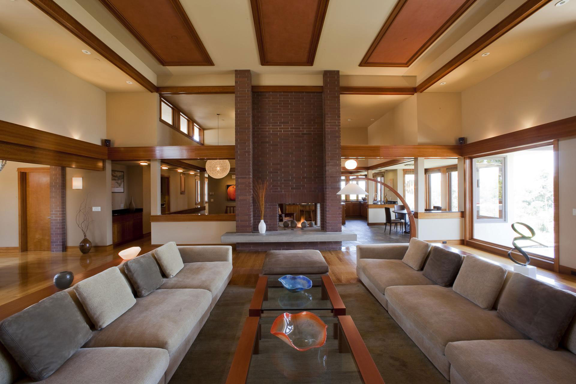 An Elegant House Features a Lovely Combination Between Traditional and Modern Style in Laguna Hills by Whipple Russell Architects (13)