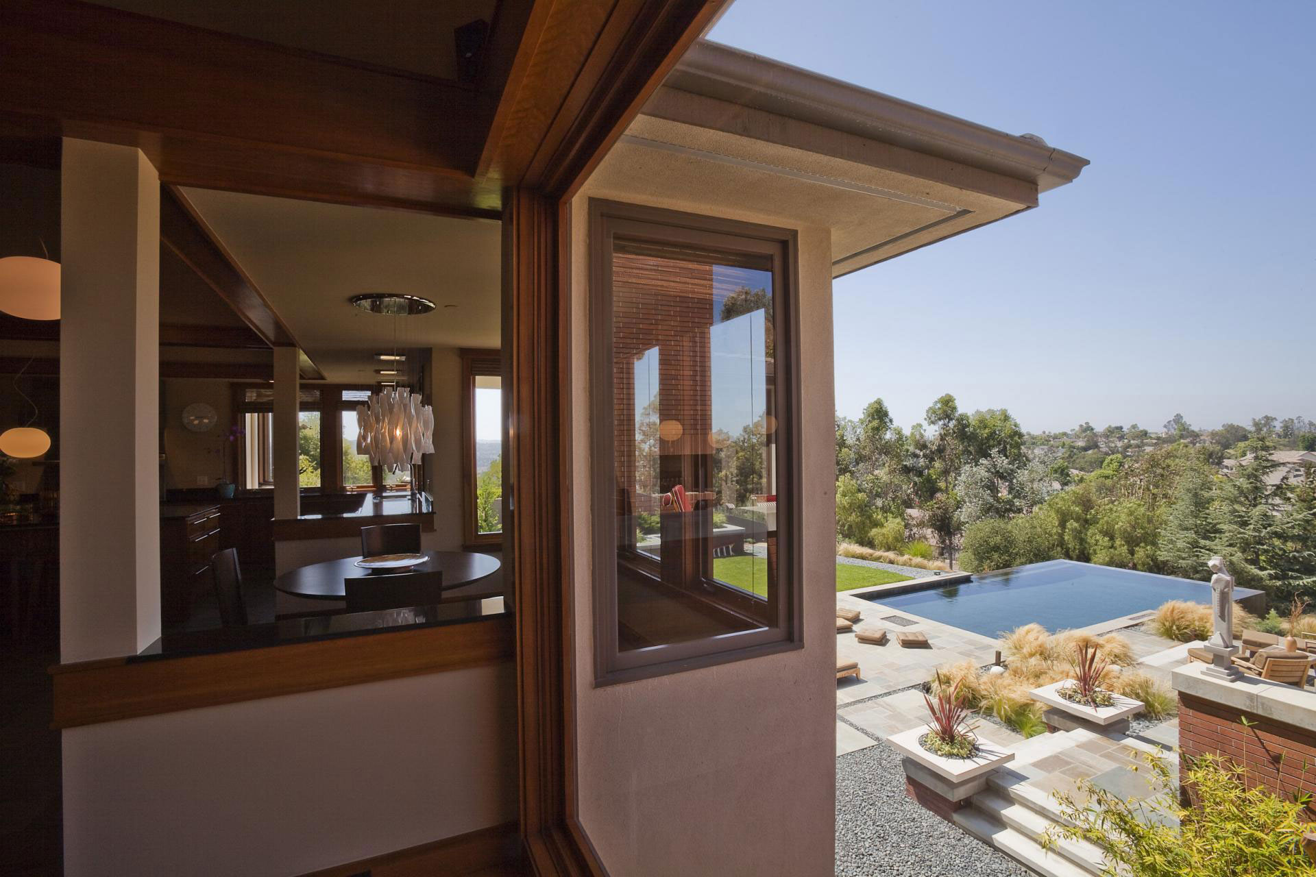An Elegant House Features a Lovely Combination Between Traditional and Modern Style in Laguna Hills by Whipple Russell Architects (25)