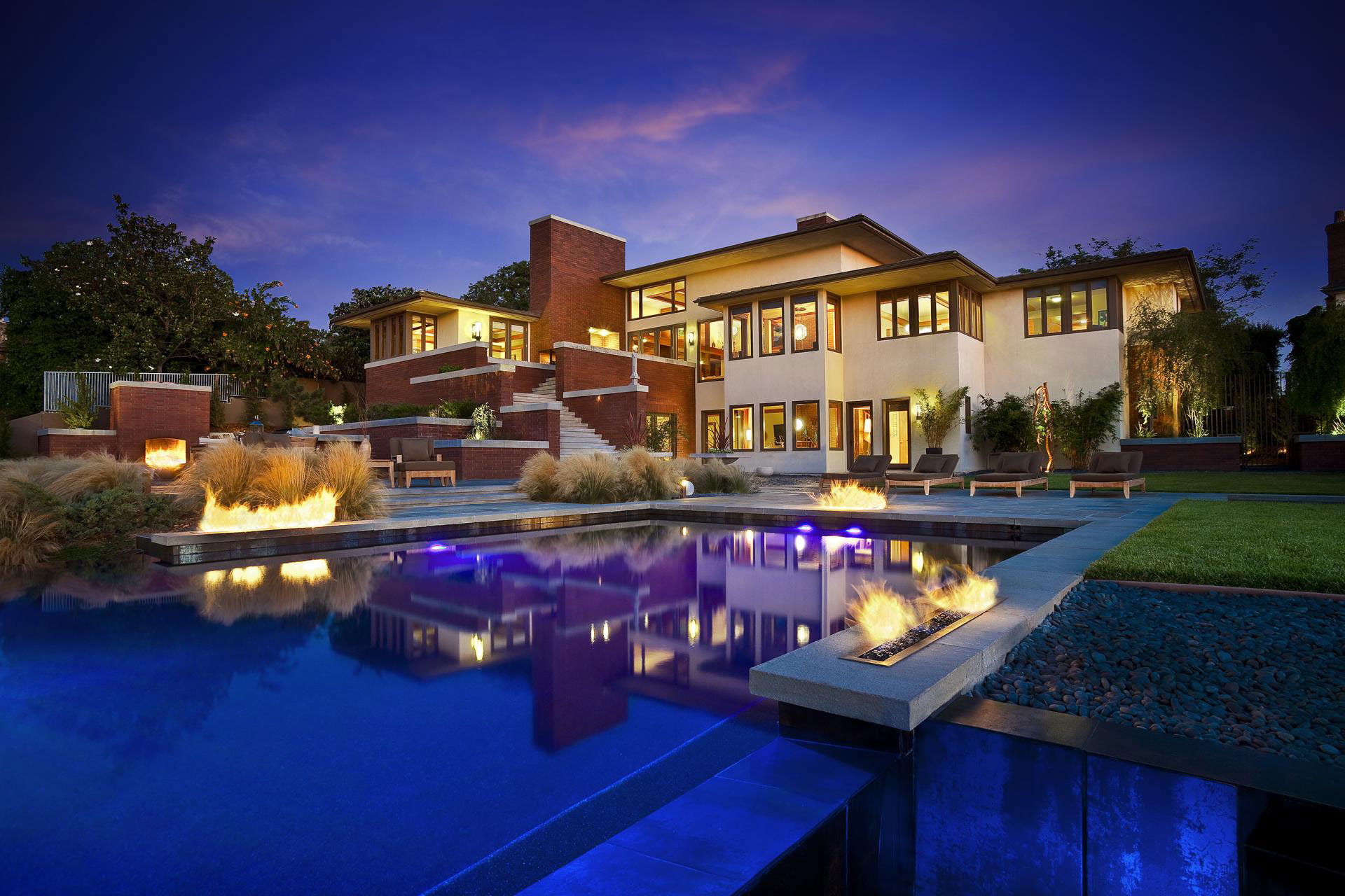 An Elegant House Features a Lovely Combination Between Traditional and Modern Style in Laguna Hills by Whipple Russell Architects (27)