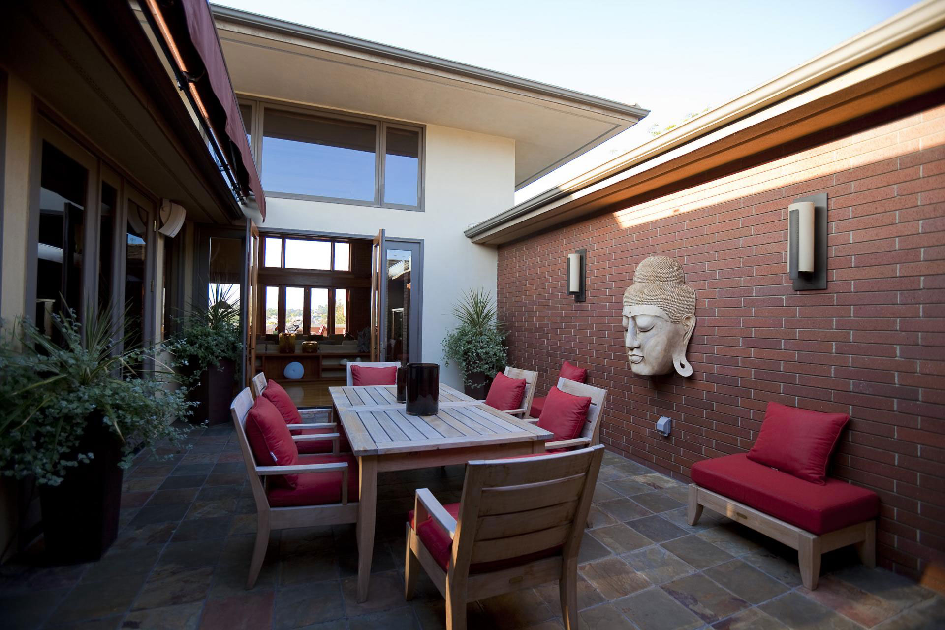 An Elegant House Features a Lovely Combination Between Traditional and Modern Style in Laguna Hills by Whipple Russell Architects (5)