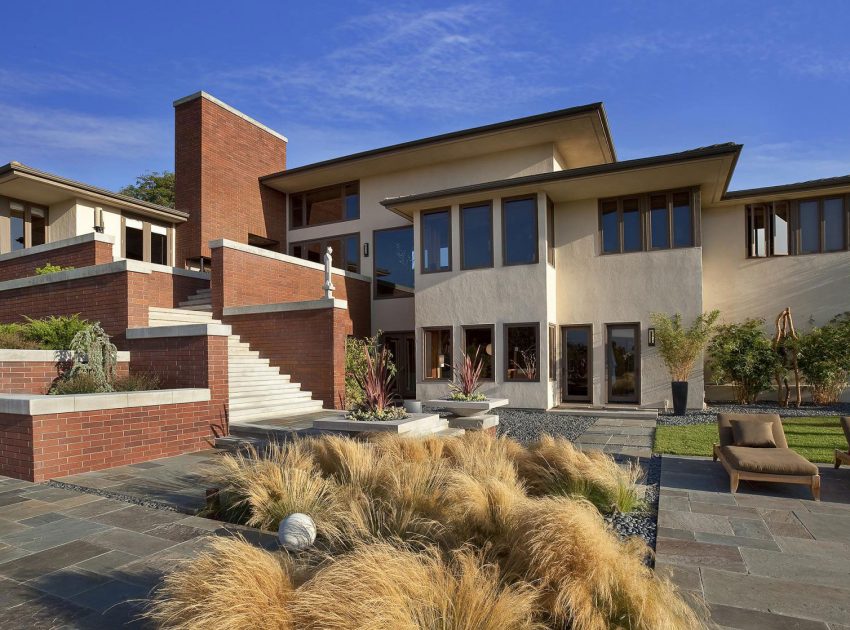 An Elegant House Features a Lovely Combination Between Traditional and Modern Style in Laguna Hills by Whipple Russell Architects (6)