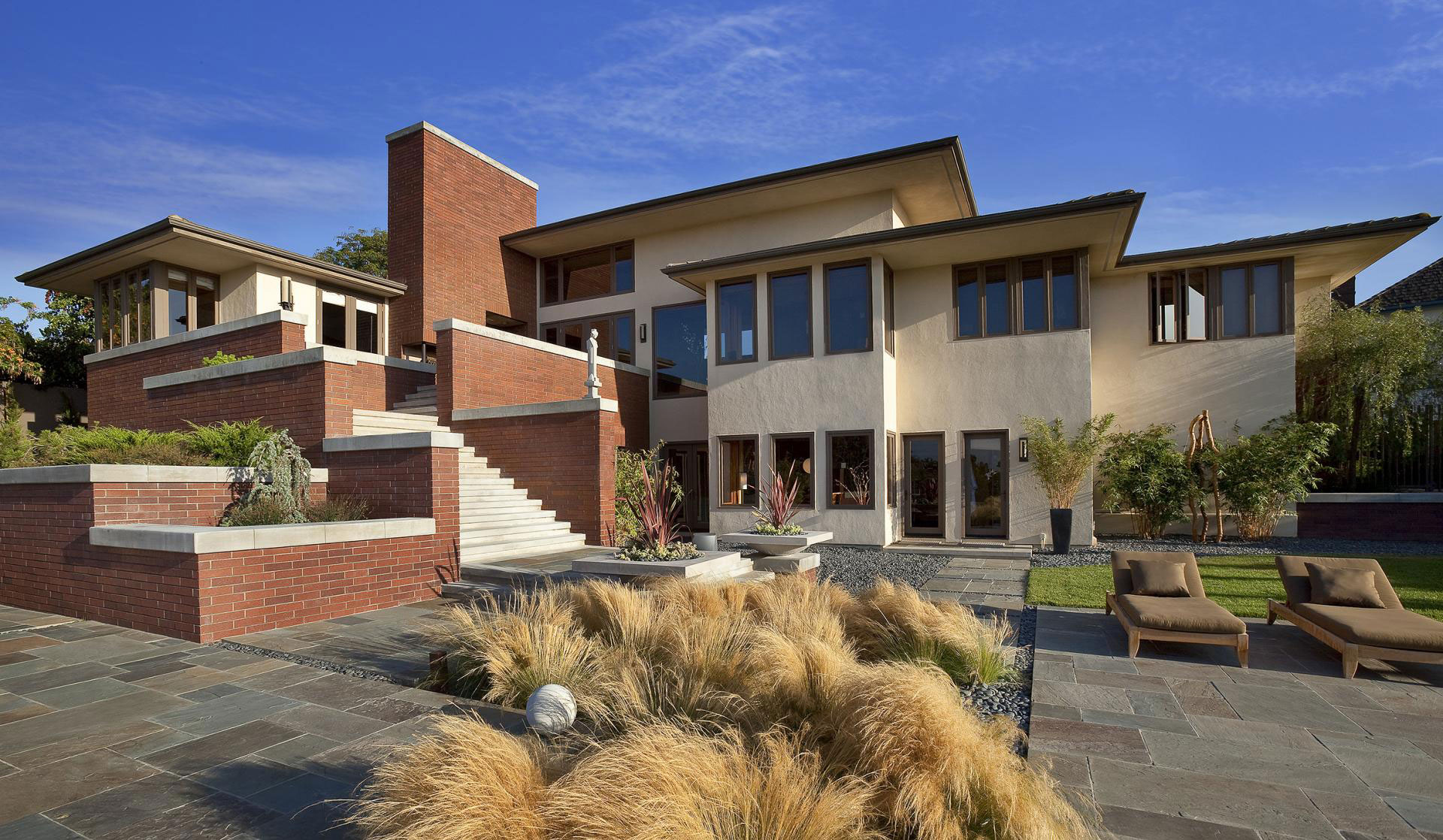 An Elegant House Features a Lovely Combination Between Traditional and Modern Style in Laguna Hills by Whipple Russell Architects (6)