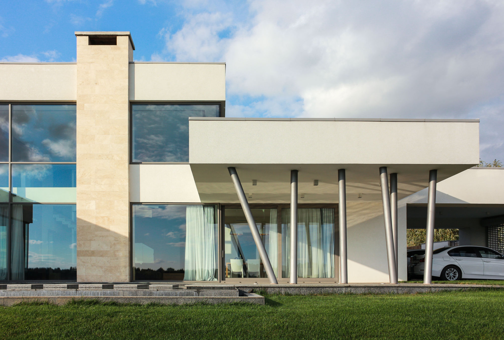 A House with Strict Geometry on Facades with Arrhythmic Columns in the Suburbs of Kiev by Kupinskiy & Partners (10)