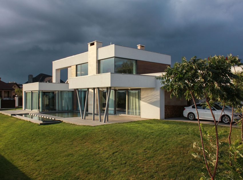 A House with Strict Geometry on Facades with Arrhythmic Columns in the Suburbs of Kiev by Kupinskiy & Partners (11)