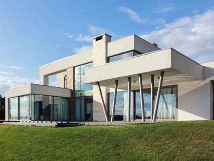 A House with Strict Geometry on Facades with Arrhythmic Columns in the Suburbs of Kiev by Kupinskiy & Partners (14)