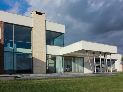 A House with Strict Geometry on Facades with Arrhythmic Columns in the Suburbs of Kiev by Kupinskiy & Partners (2)