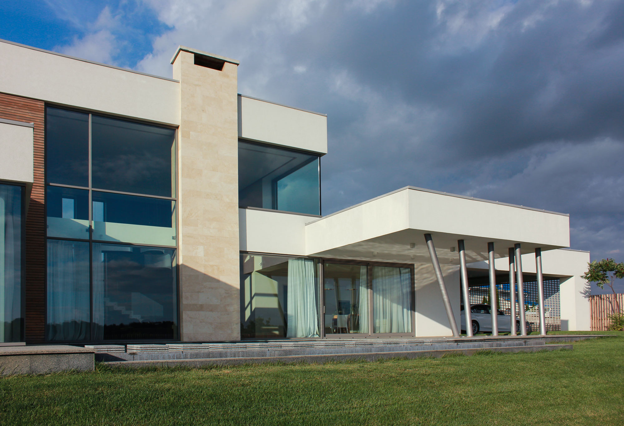 A House with Strict Geometry on Facades with Arrhythmic Columns in the Suburbs of Kiev by Kupinskiy & Partners (2)