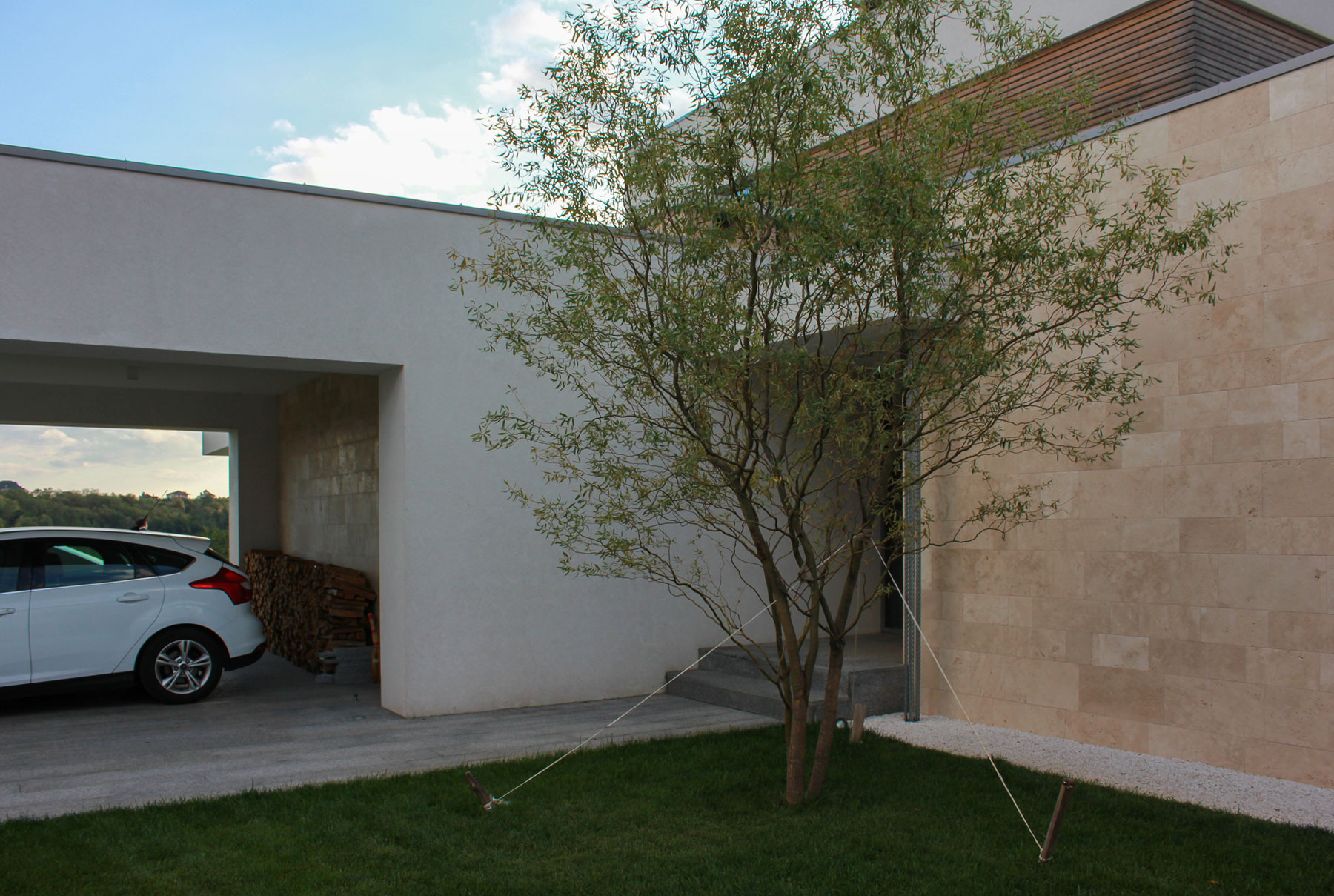 A House with Strict Geometry on Facades with Arrhythmic Columns in the Suburbs of Kiev by Kupinskiy & Partners (21)