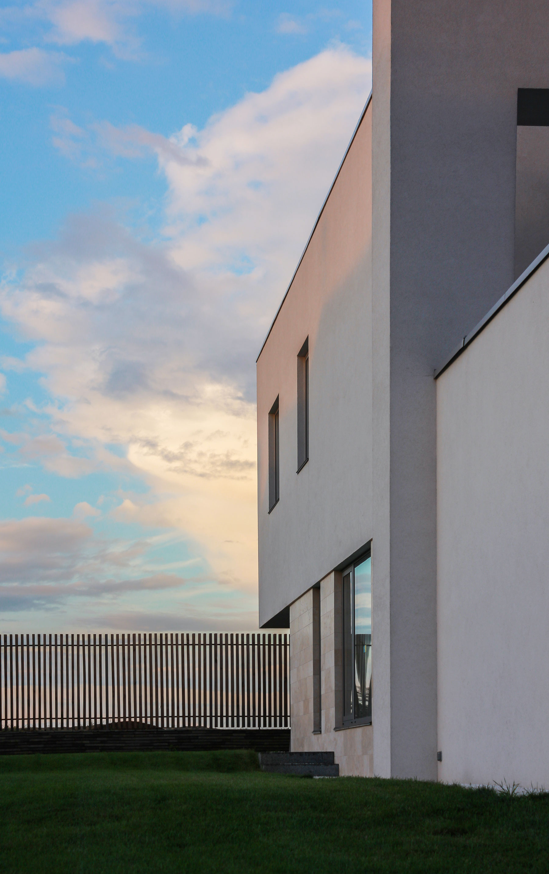 A House with Strict Geometry on Facades with Arrhythmic Columns in the Suburbs of Kiev by Kupinskiy & Partners (22)