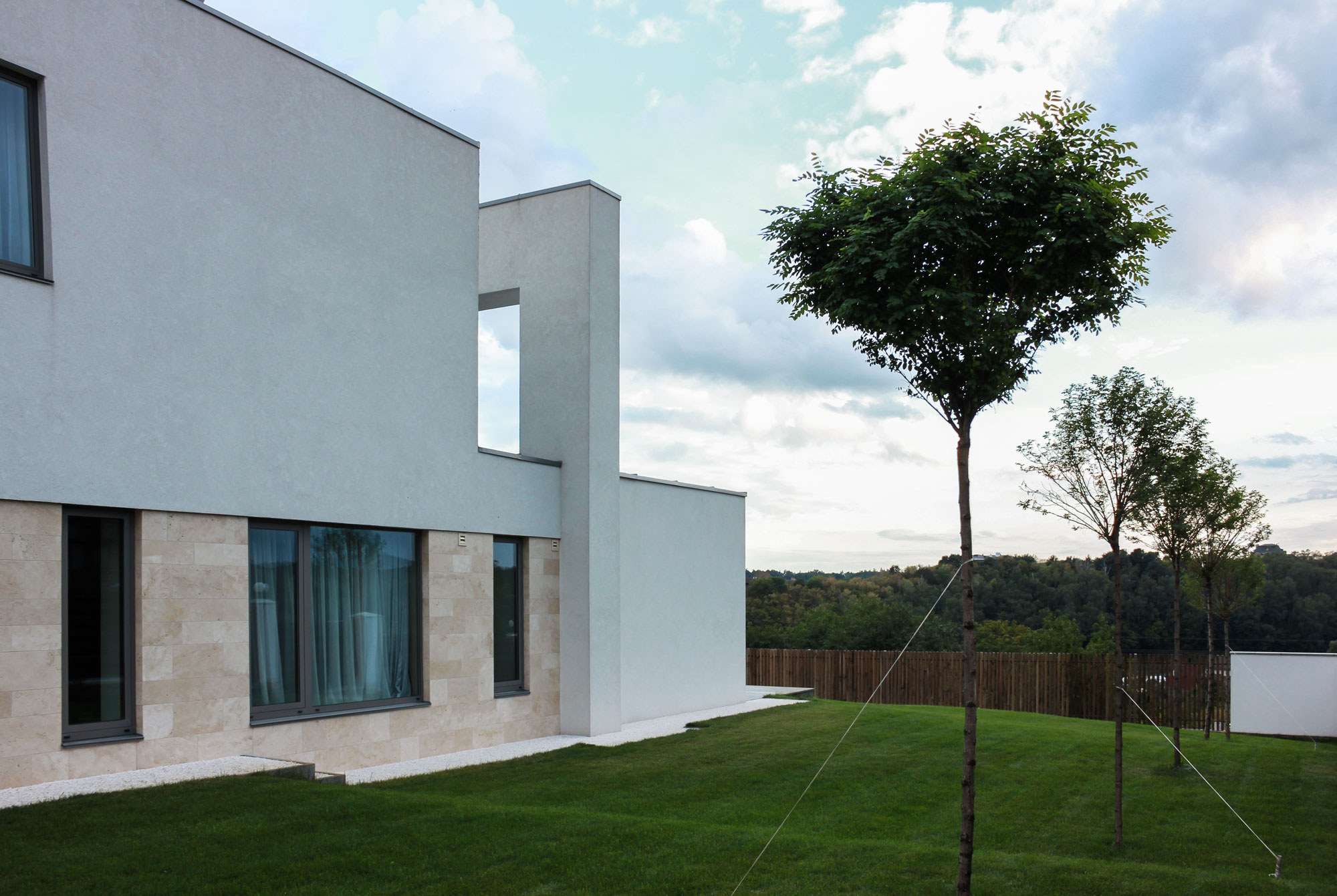 A House with Strict Geometry on Facades with Arrhythmic Columns in the Suburbs of Kiev by Kupinskiy & Partners (24)