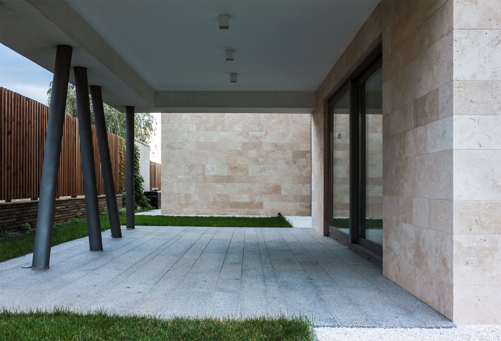 A House with Strict Geometry on Facades with Arrhythmic Columns in the Suburbs of Kiev by Kupinskiy & Partners (26)