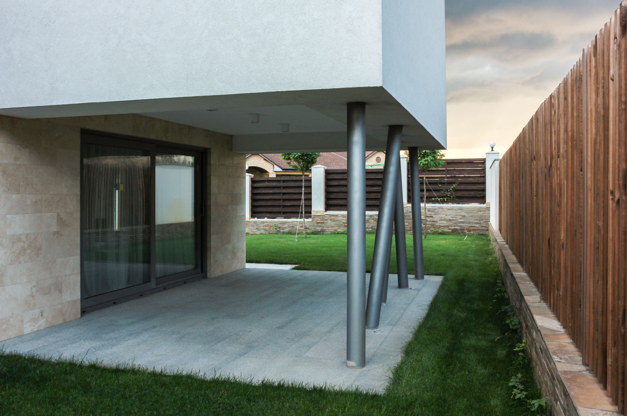 A House with Strict Geometry on Facades with Arrhythmic Columns in the Suburbs of Kiev by Kupinskiy & Partners (27)