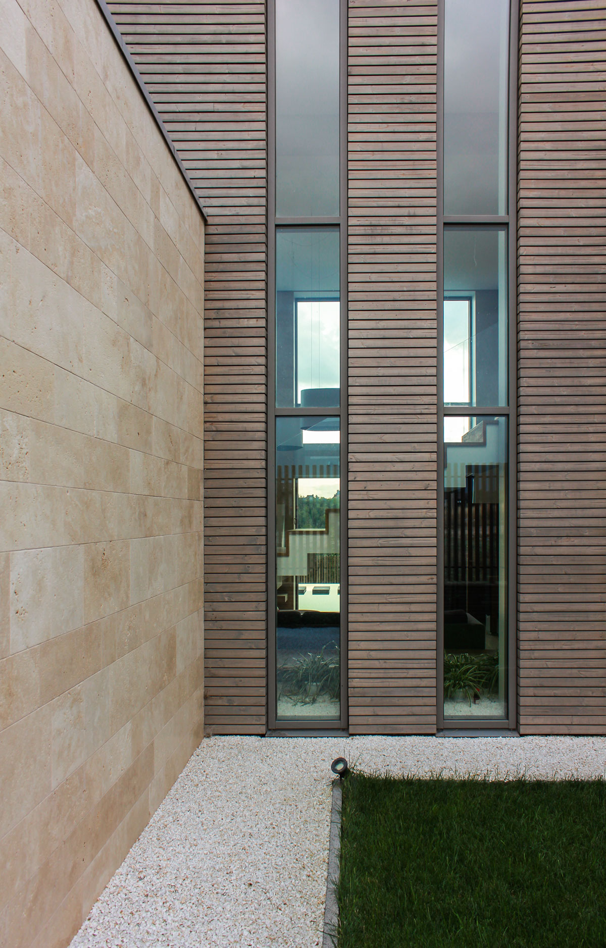 A House with Strict Geometry on Facades with Arrhythmic Columns in the Suburbs of Kiev by Kupinskiy & Partners (29)