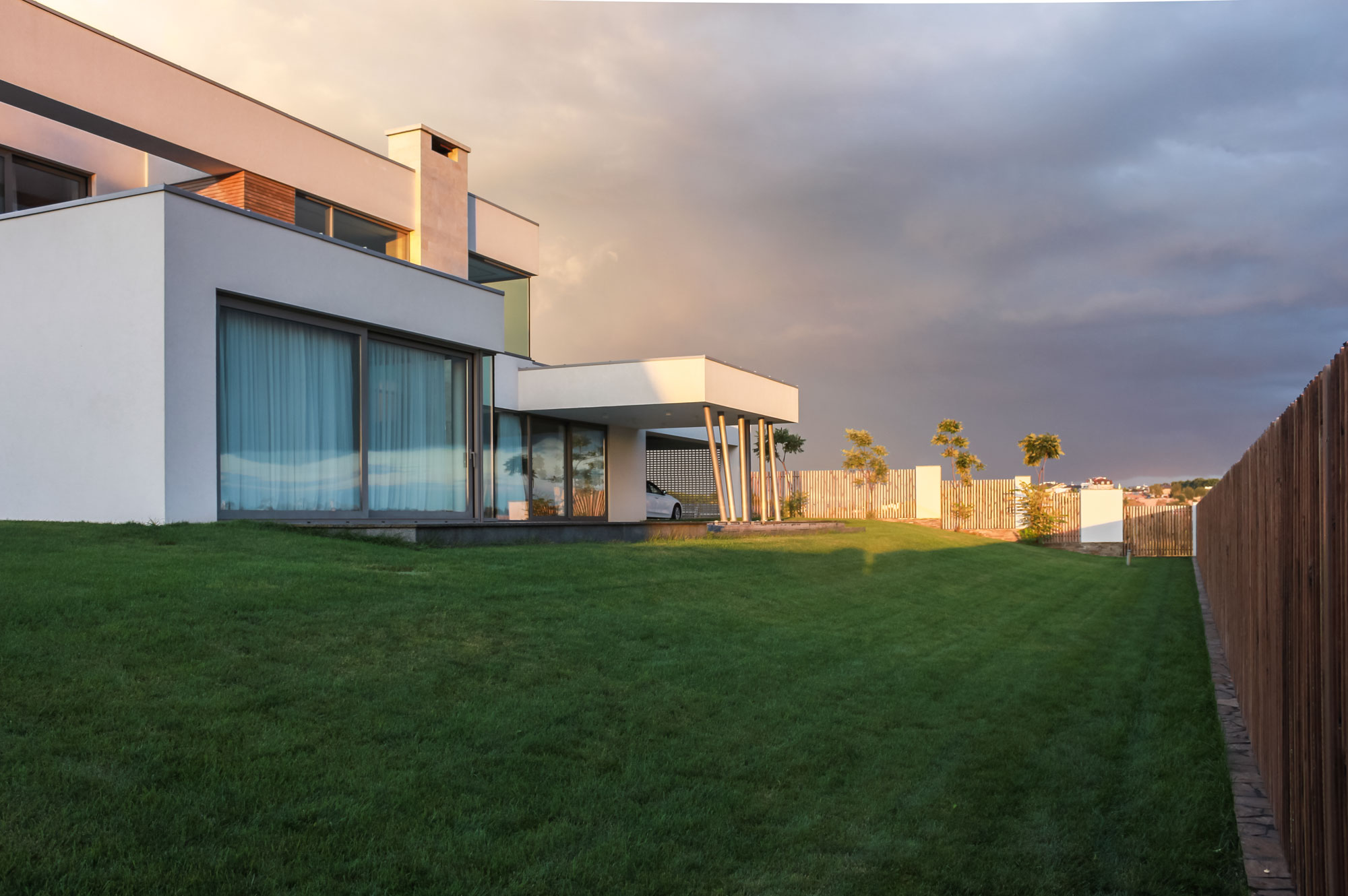 A House with Strict Geometry on Facades with Arrhythmic Columns in the Suburbs of Kiev by Kupinskiy & Partners (3)