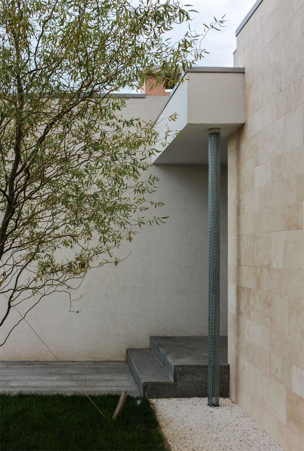 A House with Strict Geometry on Facades with Arrhythmic Columns in the Suburbs of Kiev by Kupinskiy & Partners (31)