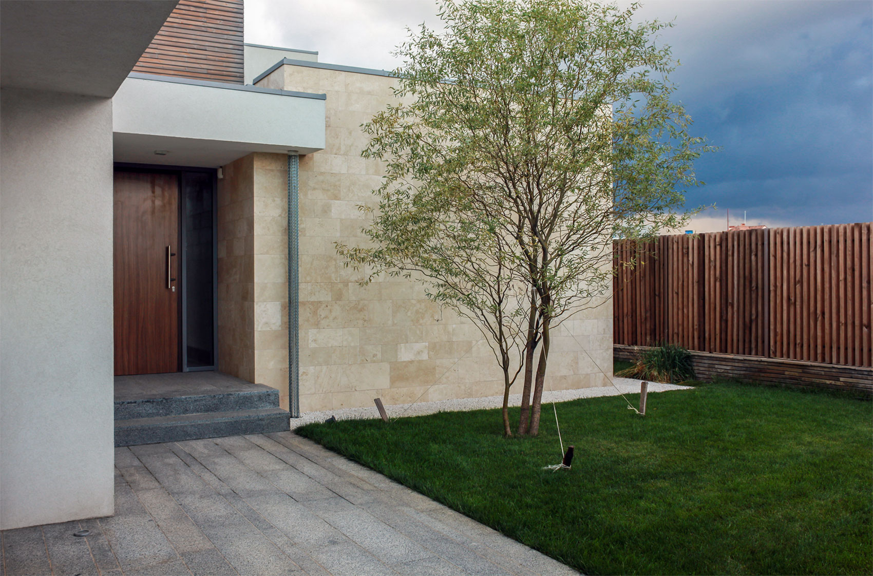 A House with Strict Geometry on Facades with Arrhythmic Columns in the Suburbs of Kiev by Kupinskiy & Partners (32)