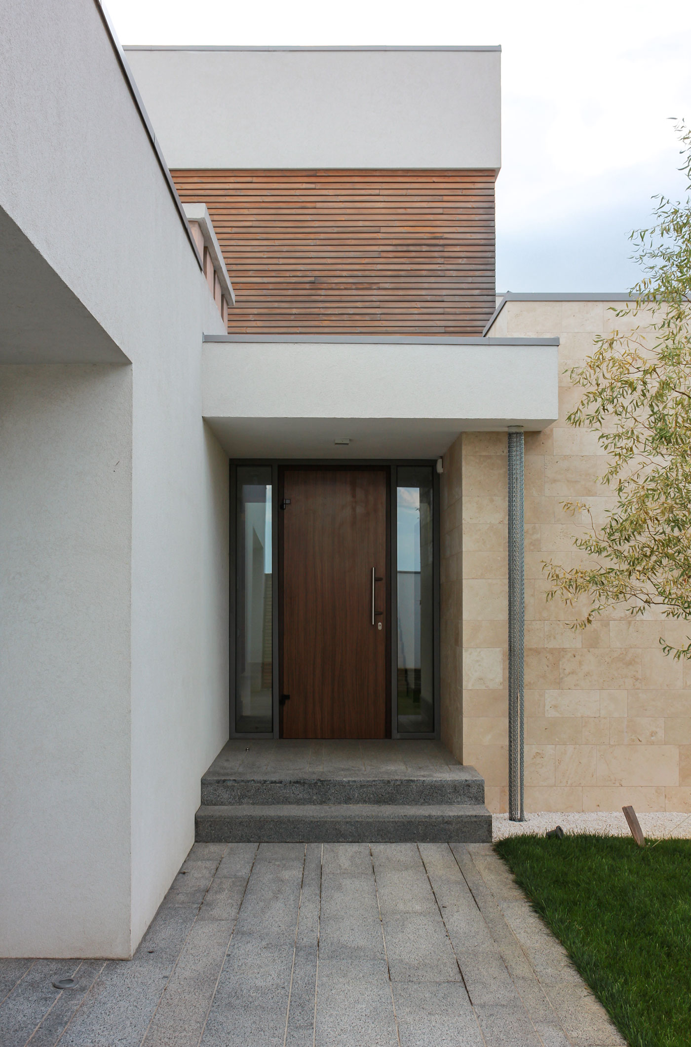 A House with Strict Geometry on Facades with Arrhythmic Columns in the Suburbs of Kiev by Kupinskiy & Partners (33)