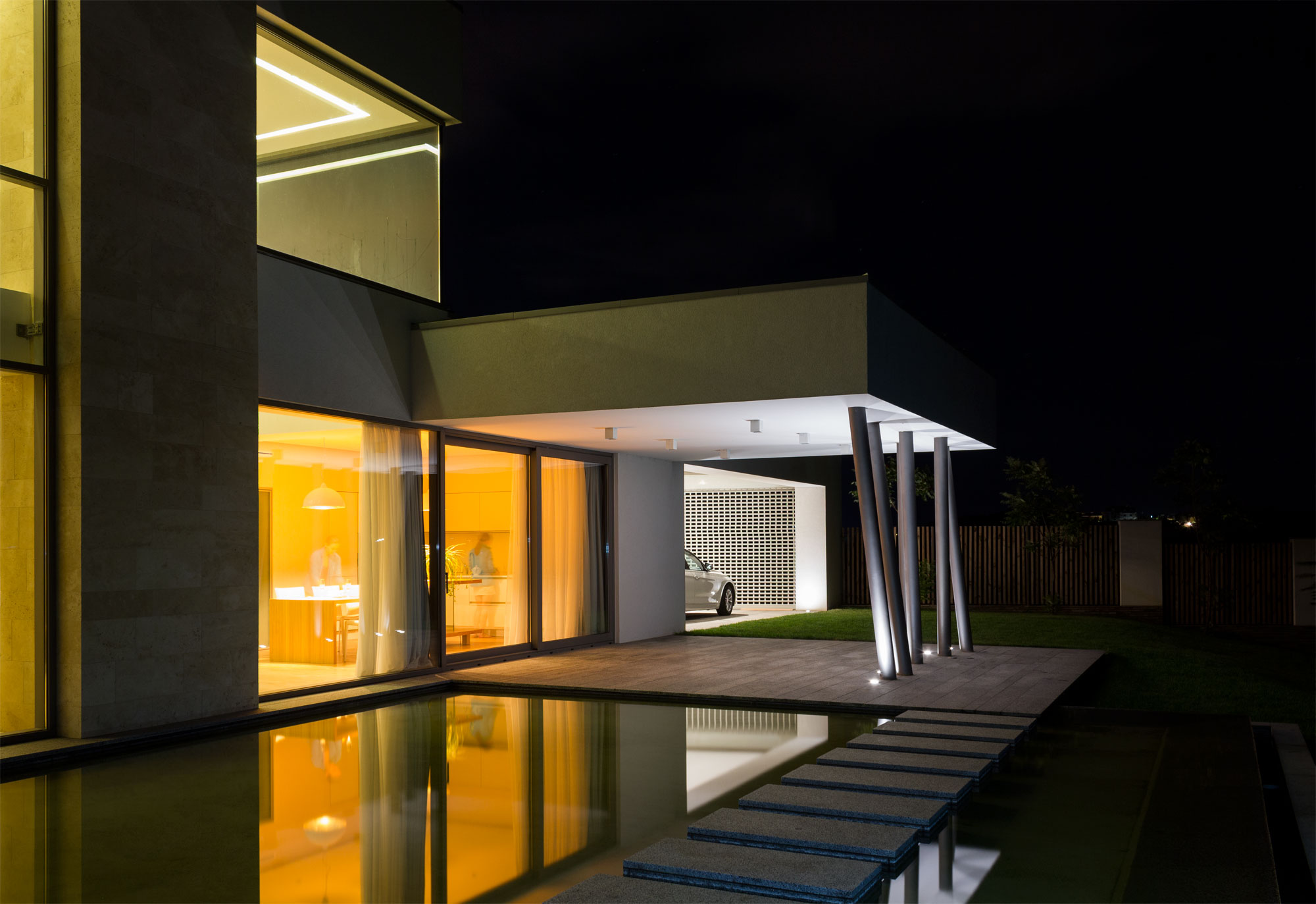 A House with Strict Geometry on Facades with Arrhythmic Columns in the Suburbs of Kiev by Kupinskiy & Partners (35)