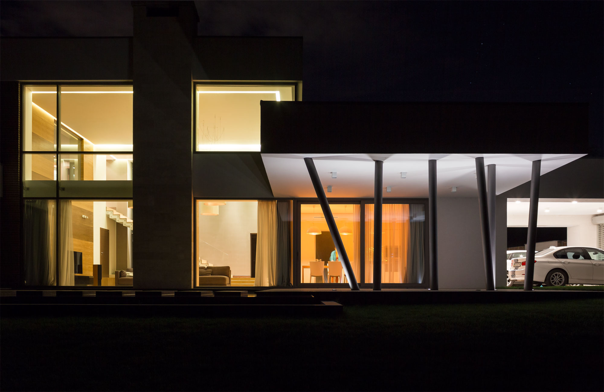 A House with Strict Geometry on Facades with Arrhythmic Columns in the Suburbs of Kiev by Kupinskiy & Partners (36)