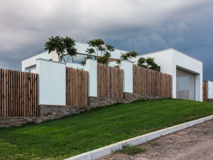 A House with Strict Geometry on Facades with Arrhythmic Columns in the Suburbs of Kiev by Kupinskiy & Partners (4)