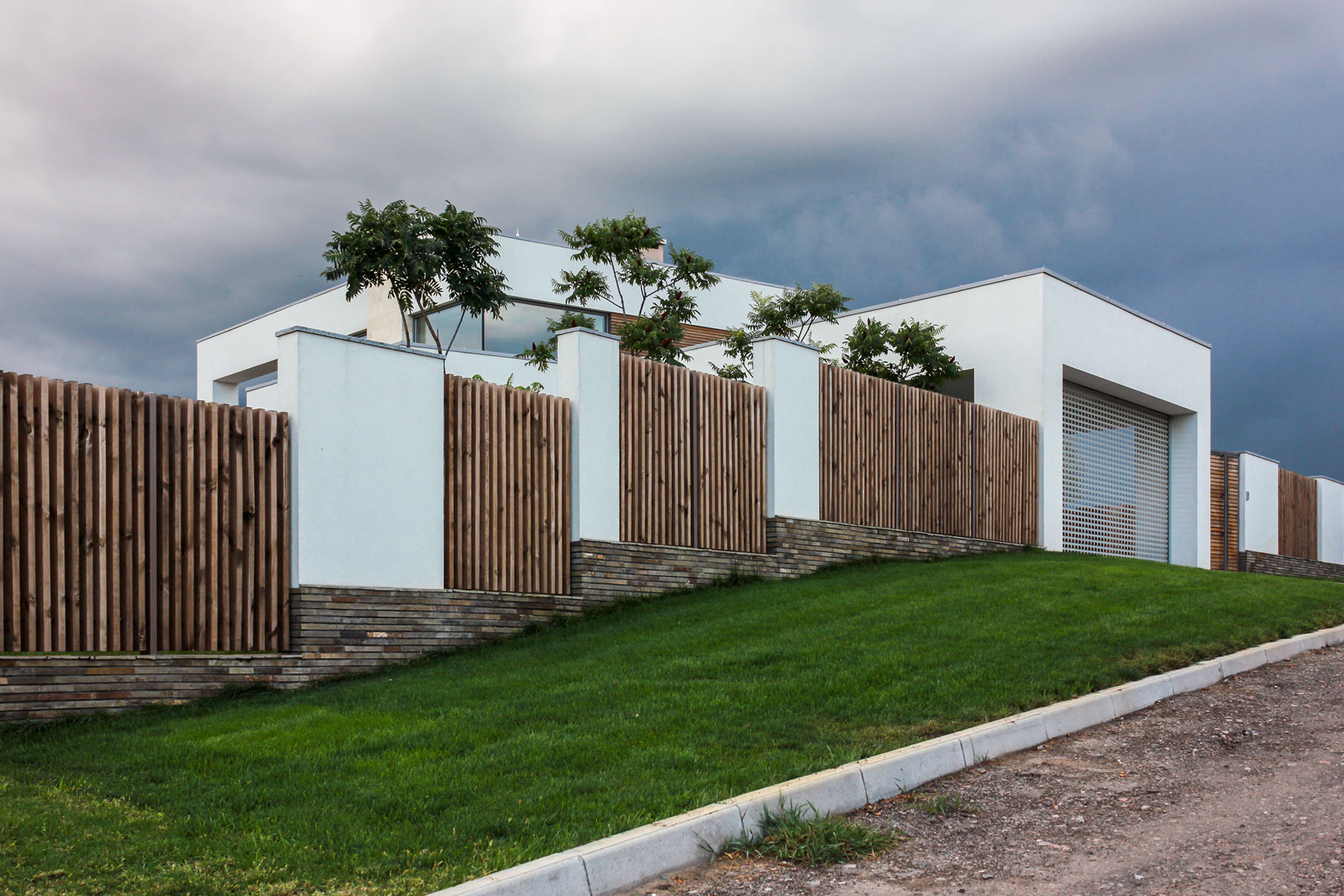 A House with Strict Geometry on Facades with Arrhythmic Columns in the Suburbs of Kiev by Kupinskiy & Partners (4)