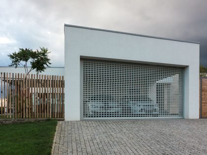 A House with Strict Geometry on Facades with Arrhythmic Columns in the Suburbs of Kiev by Kupinskiy & Partners (5)