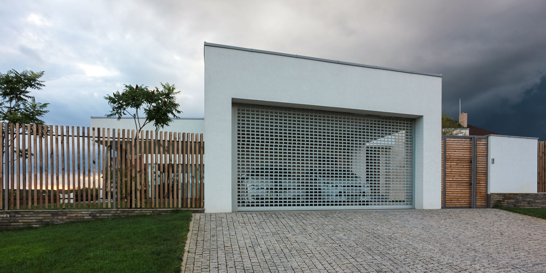 A House with Strict Geometry on Facades with Arrhythmic Columns in the Suburbs of Kiev by Kupinskiy & Partners (5)