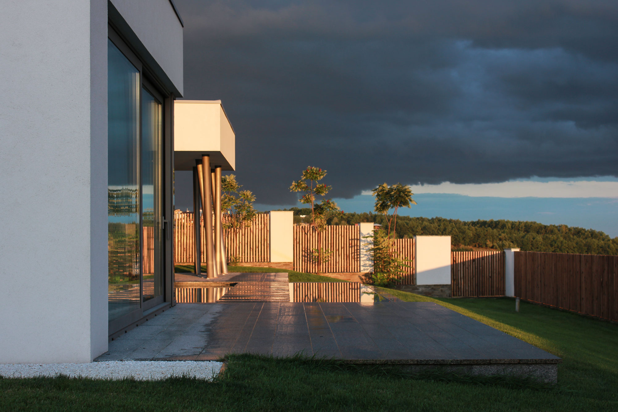 A House with Strict Geometry on Facades with Arrhythmic Columns in the Suburbs of Kiev by Kupinskiy & Partners (6)