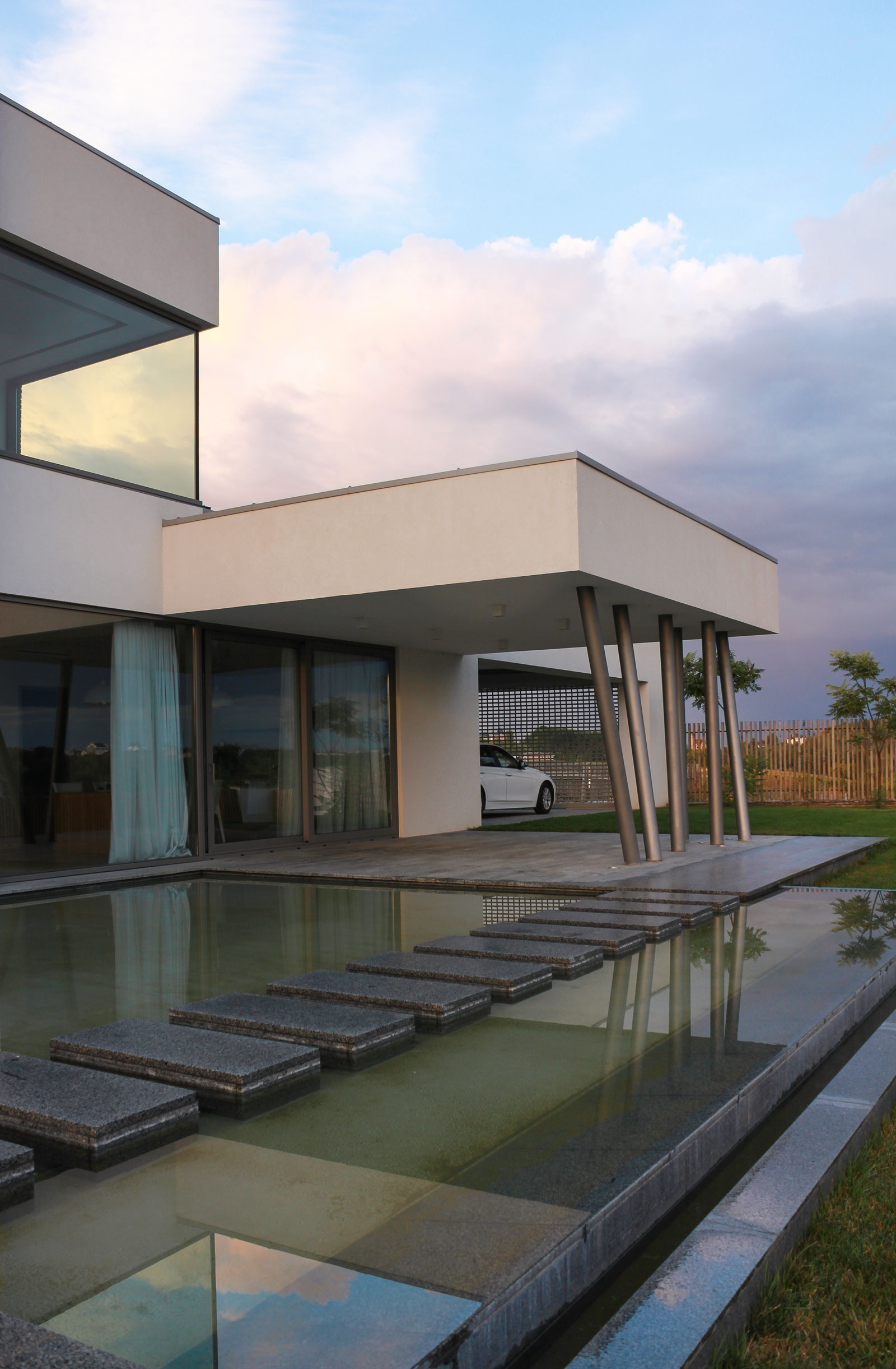 A House with Strict Geometry on Facades with Arrhythmic Columns in the Suburbs of Kiev by Kupinskiy & Partners (7)