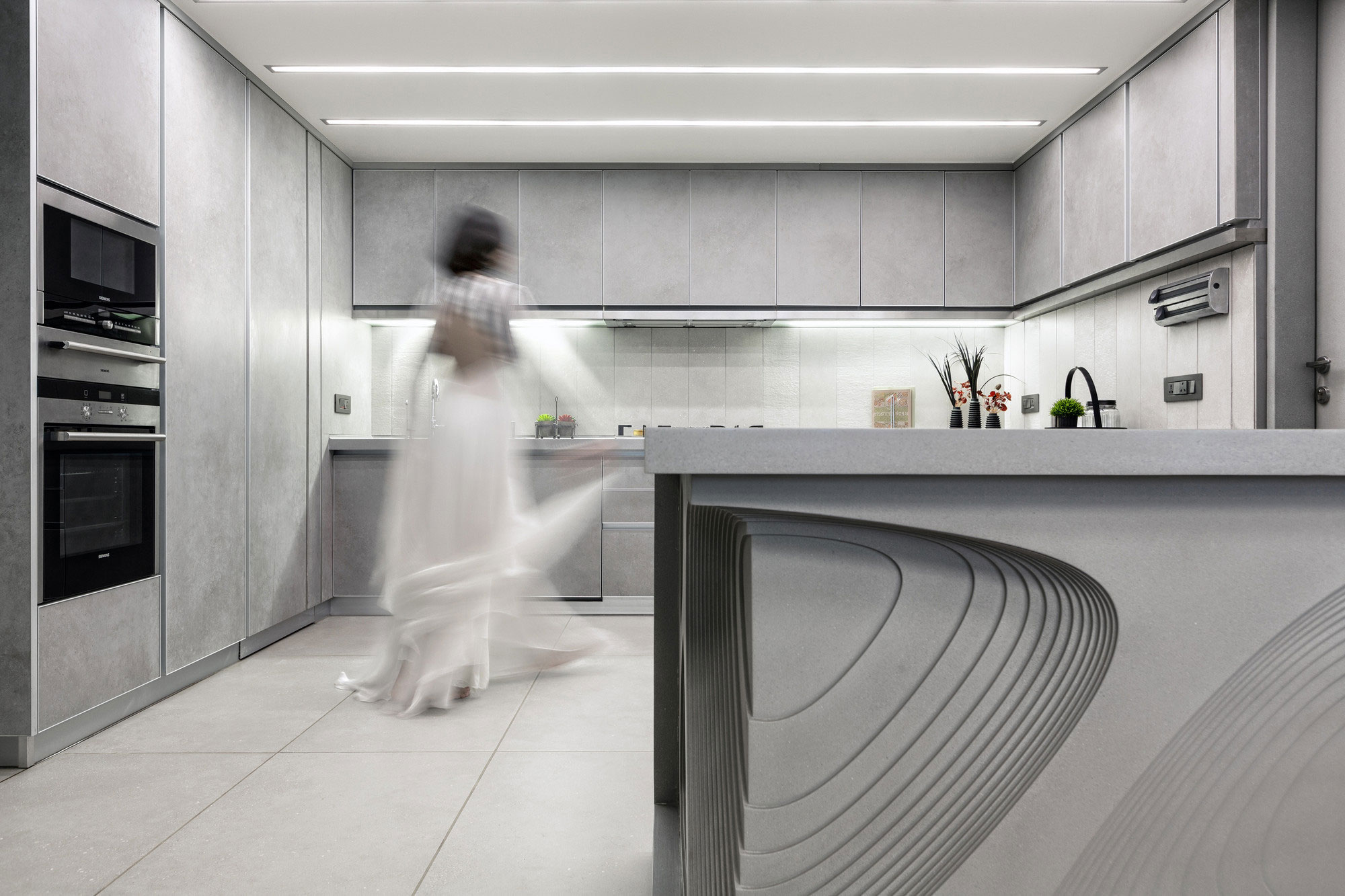 A Lavish Modern Penthouse with Futuristic Interiors in the Indian City of Ahmedabad by Apical Reform (2)