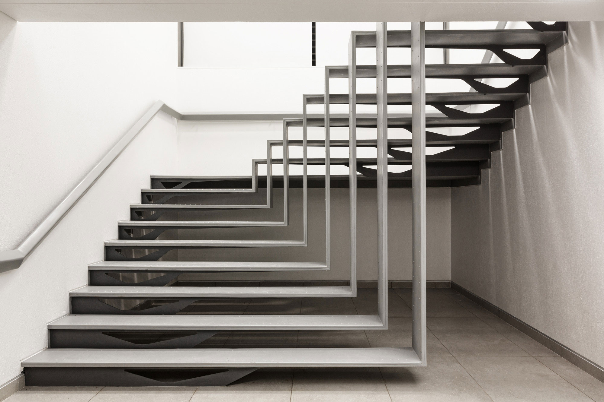 A Lavish Modern Penthouse with Futuristic Interiors in the Indian City of Ahmedabad by Apical Reform (8)