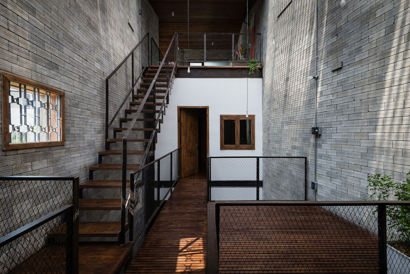A Light-Filled Contemporary Home for Three Buddhists in Ho Chi Minh, Vietnam by H.A (10)