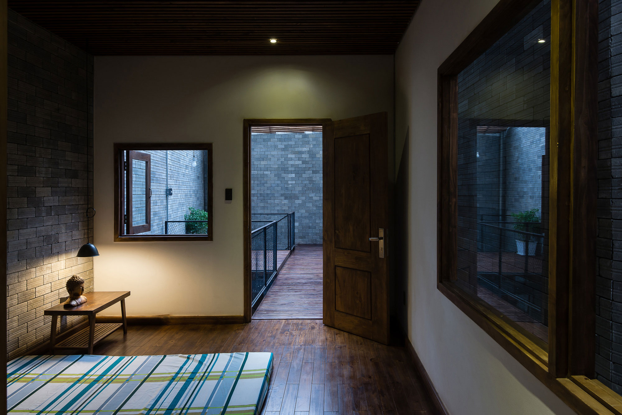 A Light-Filled Contemporary Home for Three Buddhists in Ho Chi Minh, Vietnam by H.A (16)